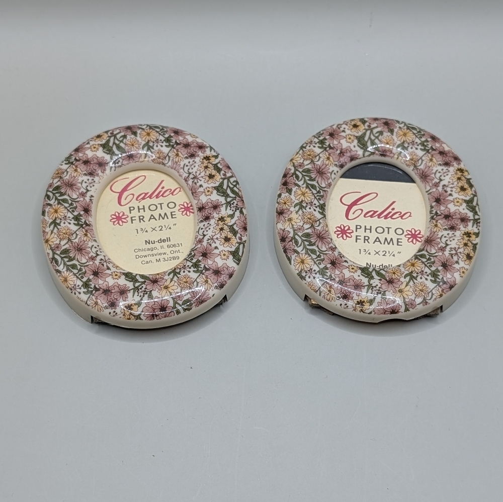 Vintage CALICO Oval Plastic 3” PICTURE FRAME Pink Yellow Flowers COTTAGE Core 2